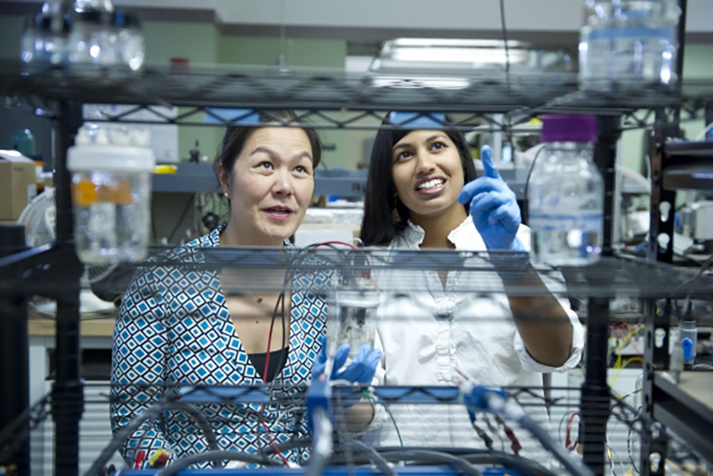 Evelyn Wang (left) and Heena Mutha 