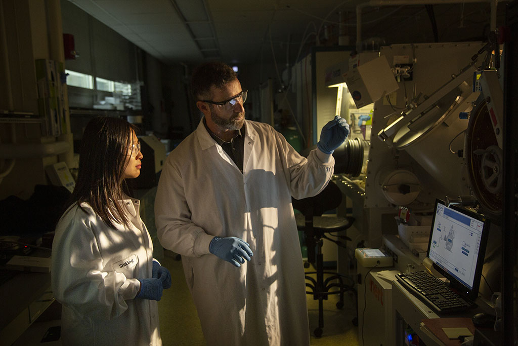 Buonassisi, right, and research scientist Dr. Shijing Sun 